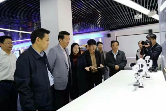 唐正榮隨同江西省文聯(lián)黨組書記鄭翔一行赴上饒市調(diào)研235.png