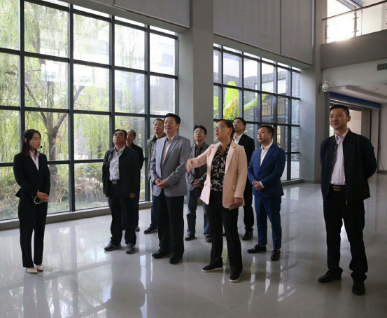唐正榮隨同江西省文聯(lián)黨組書記鄭翔一行赴上饒市調(diào)研685.png